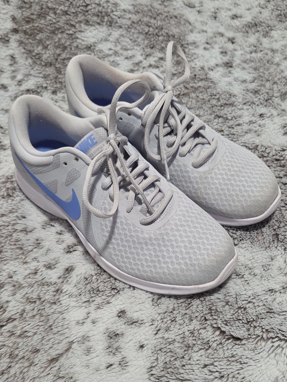Nike Women's Light Gray & Blue Running Shoes